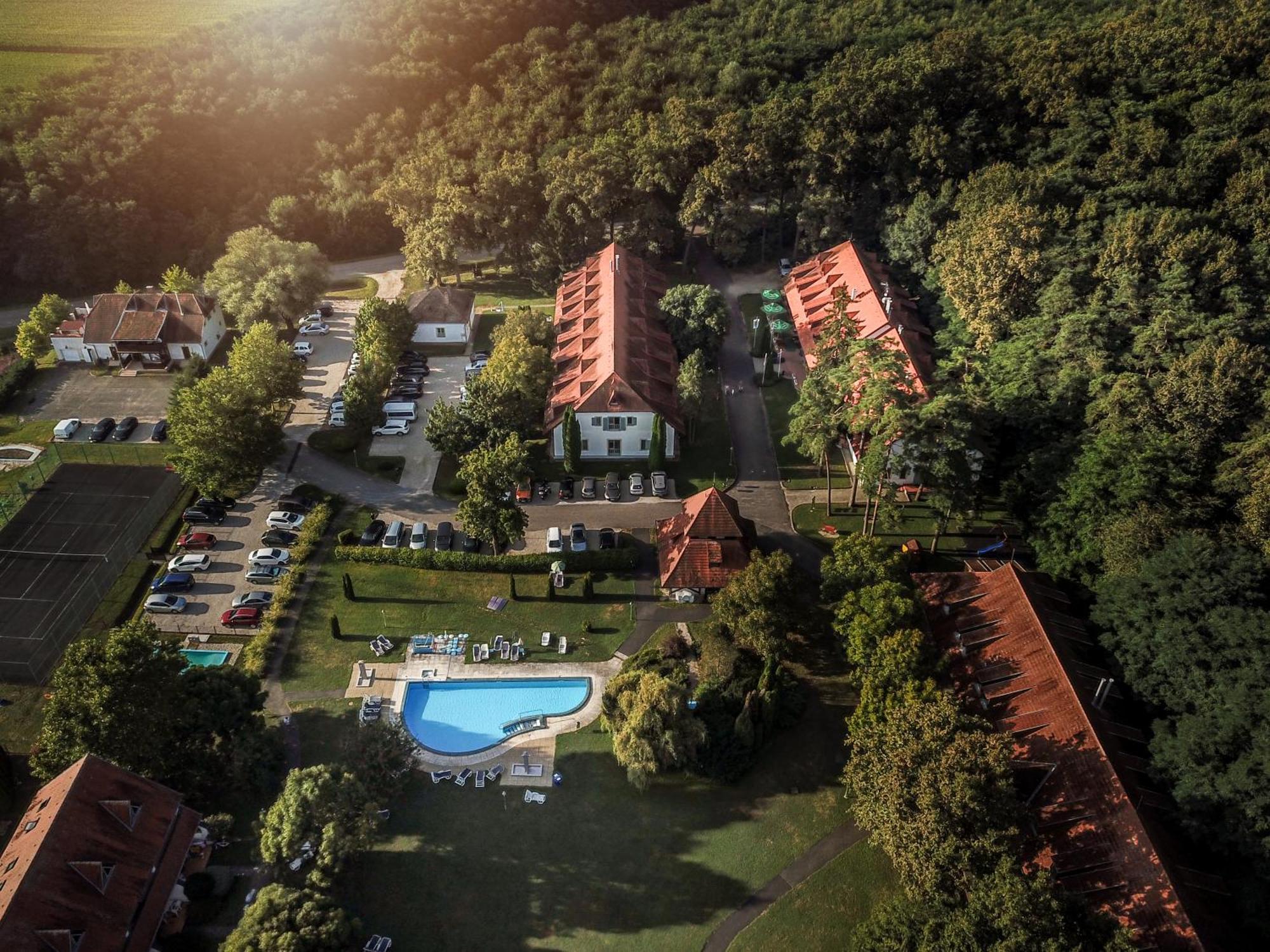 Hotel Abbazia Country Club Nemesnép Exterior foto