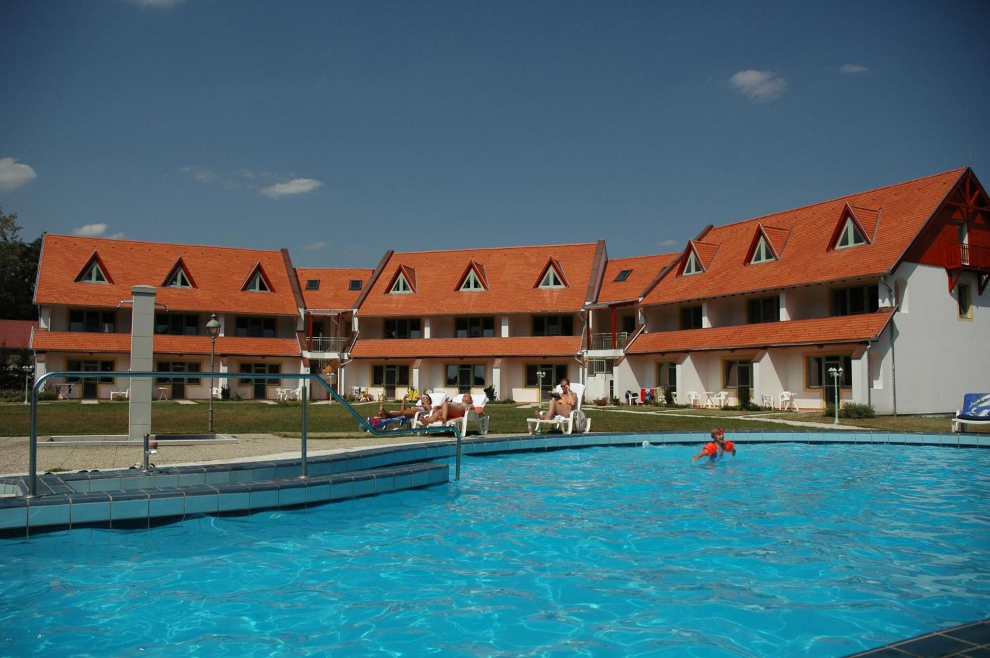 Hotel Abbazia Country Club Nemesnép Exterior foto